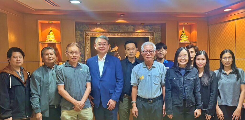 WMSL Management and staff with Dr. Prinya Hom-anek (fourth from left)