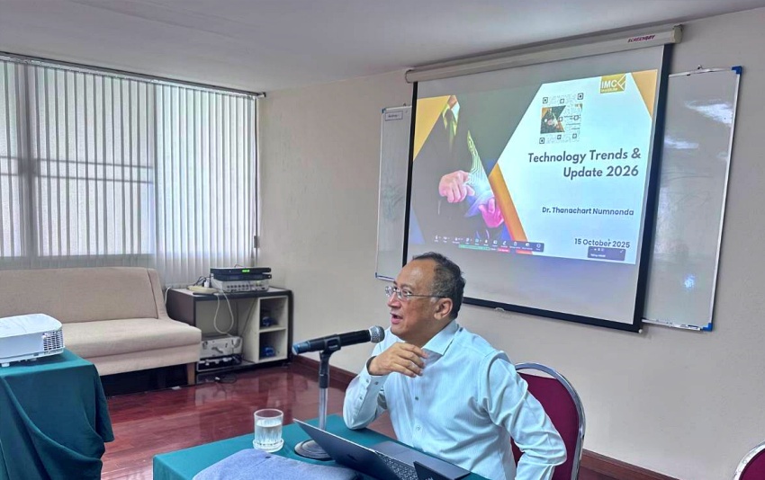 Dr. Thanachart Numnonda
